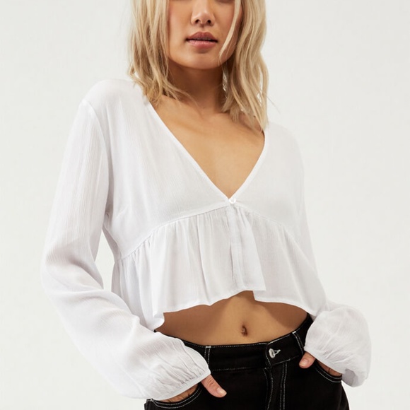 Single Button Front Top flowy - Picture 2 of 3